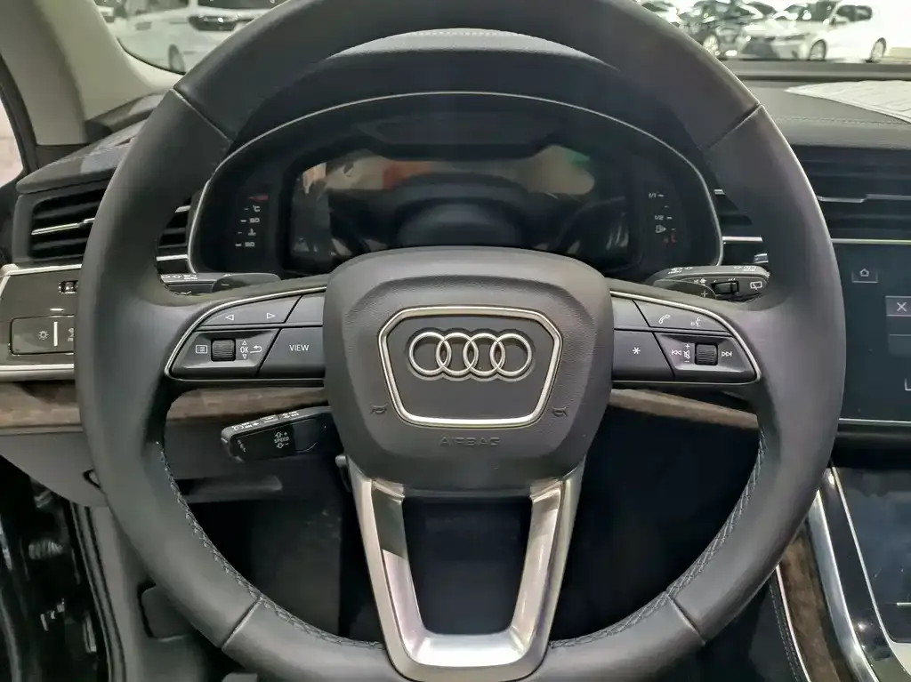 Audi Q7 — фото 5