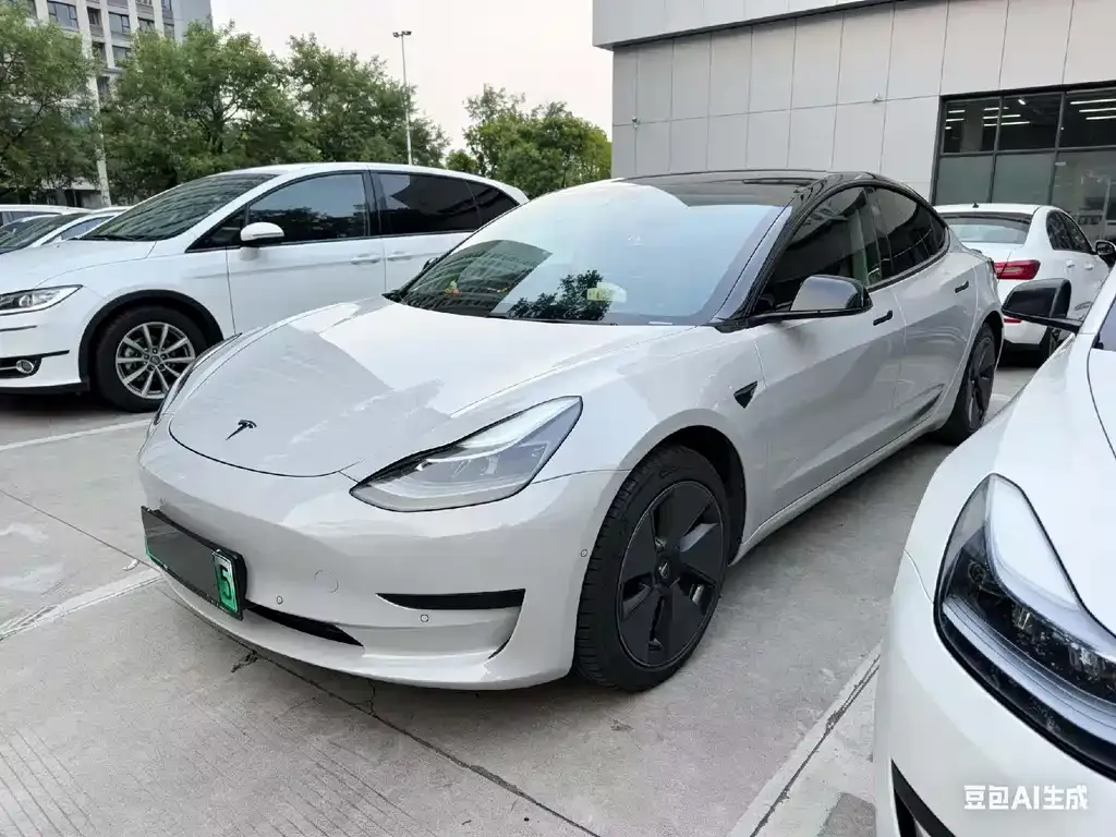 Tesla Model 3 — фото 10