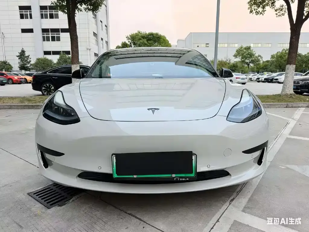 Tesla Model 3 — фото 6