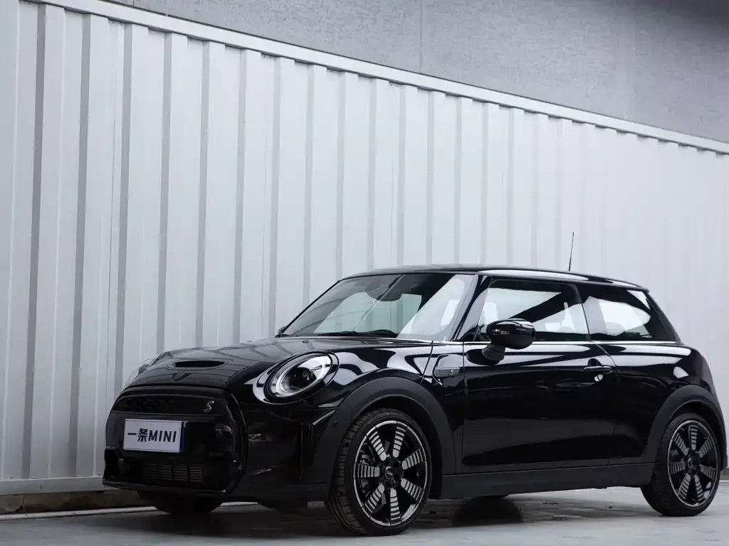 MINI Cooper (3-door) — фото 1