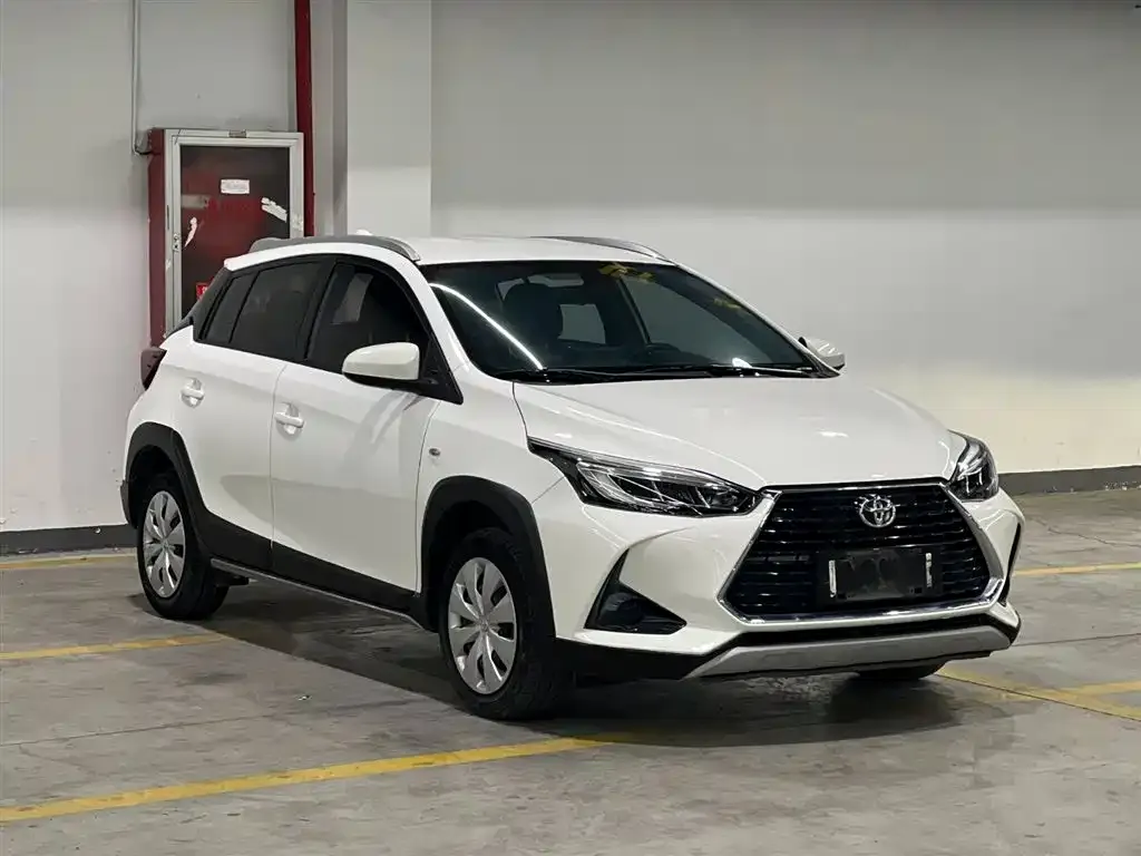 Toyota Yaris L — фото 3