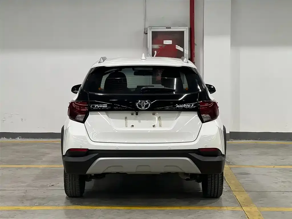Toyota Yaris L — фото 10