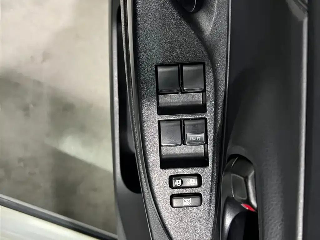 Toyota Yaris L — фото 7