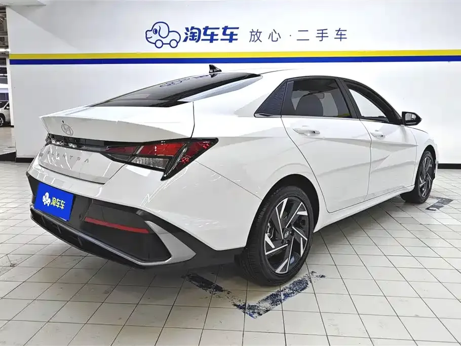 Hyundai Elantra — фото 3