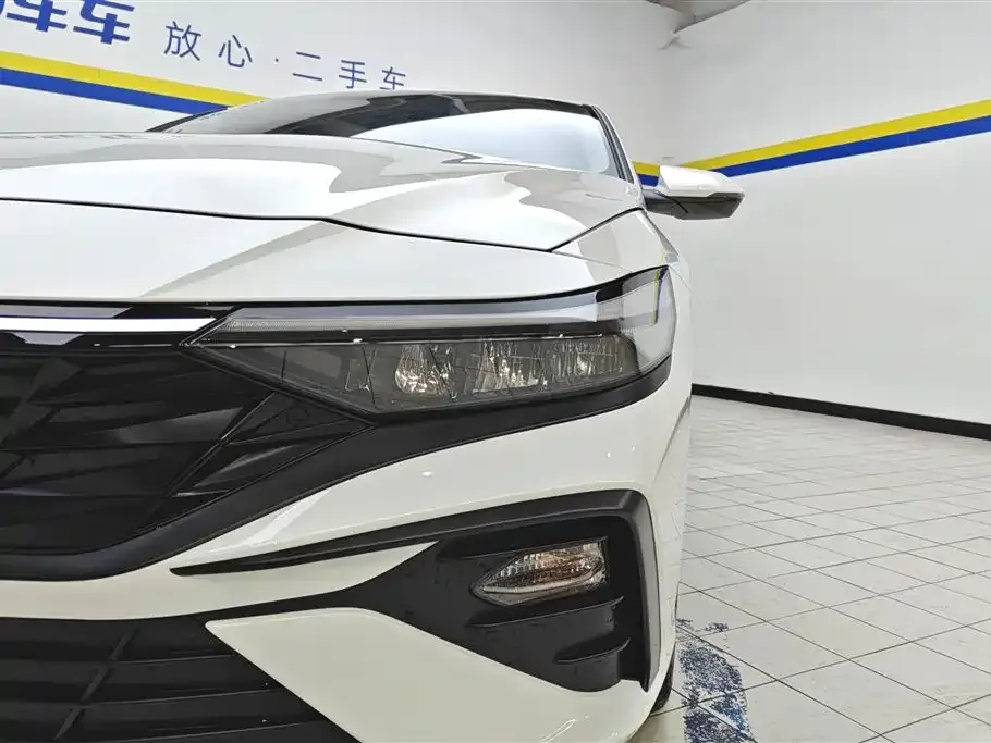 Hyundai Elantra — фото 2