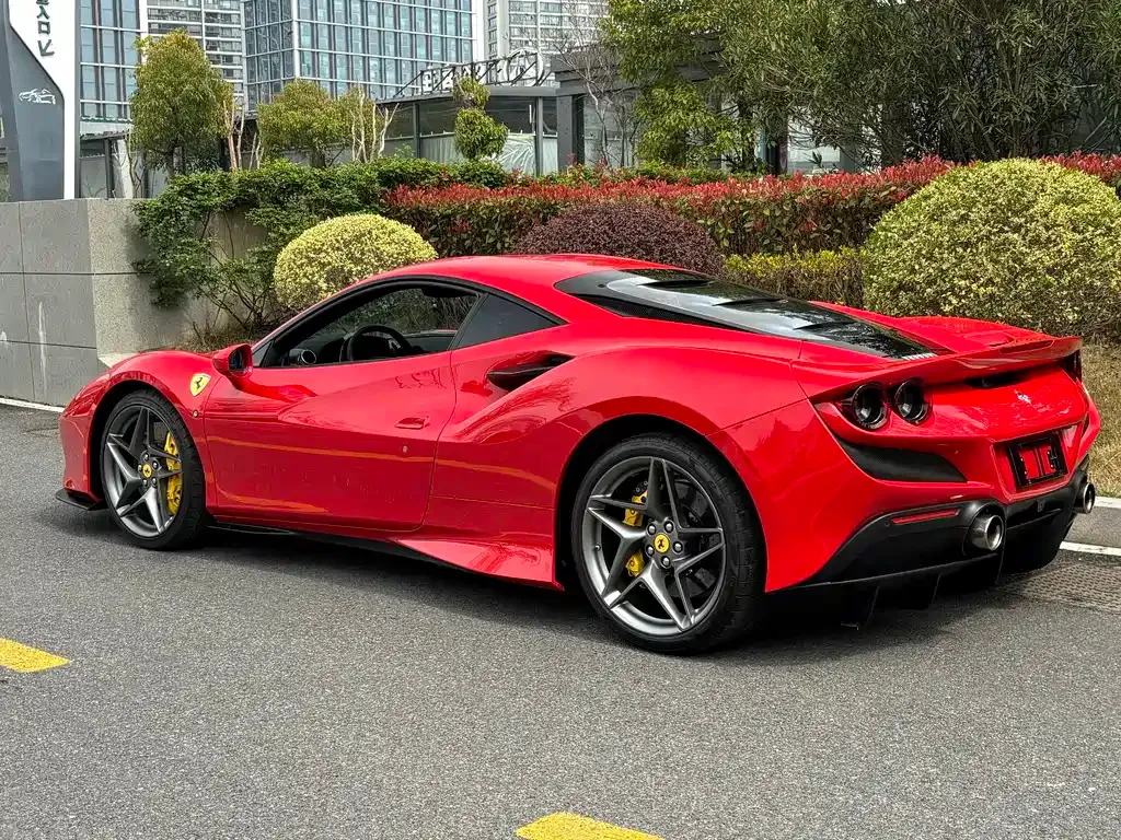 Ferrari F8 — фото 10