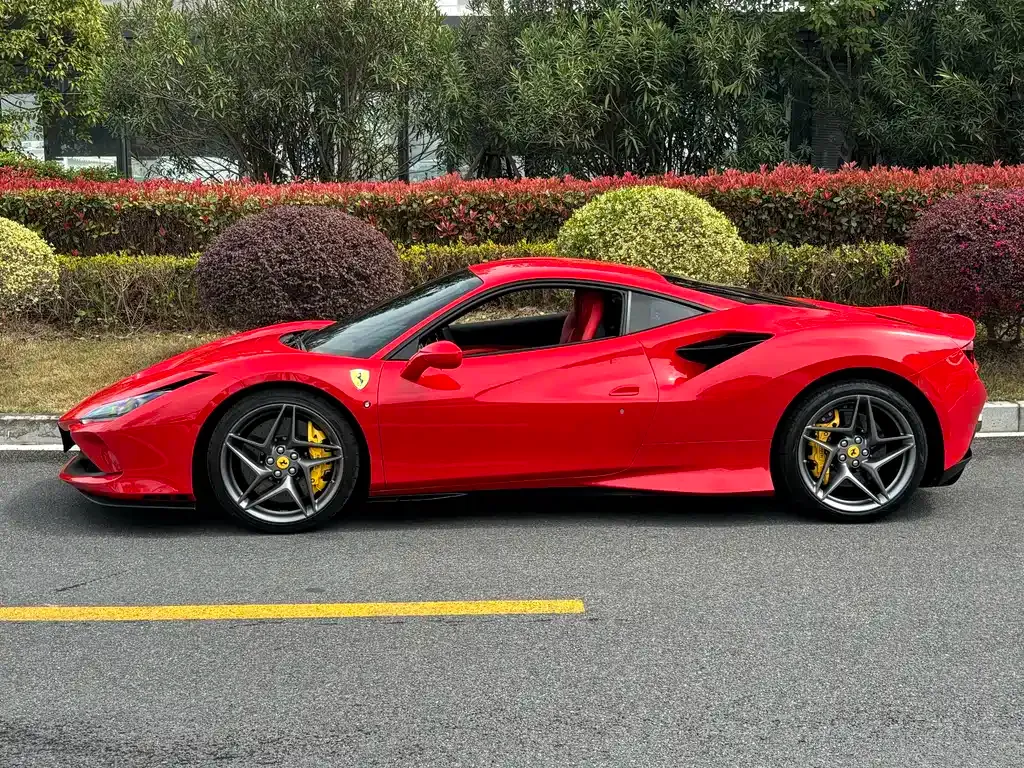 Ferrari F8 — фото 9