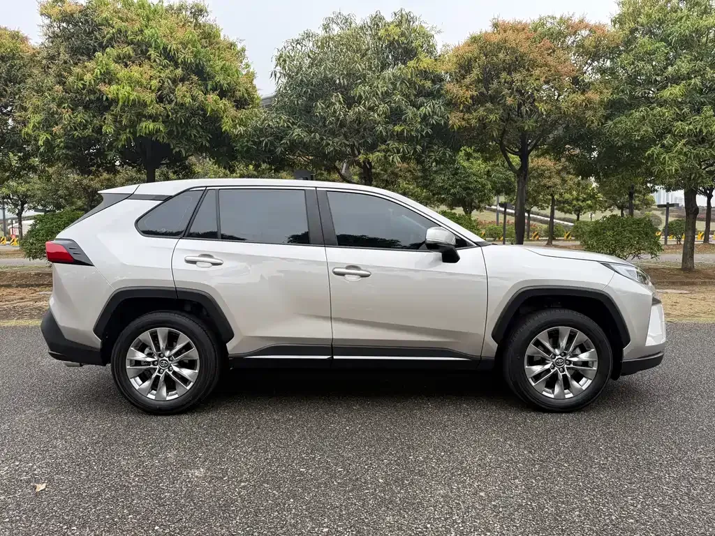 Toyota Wildlander — фото 8