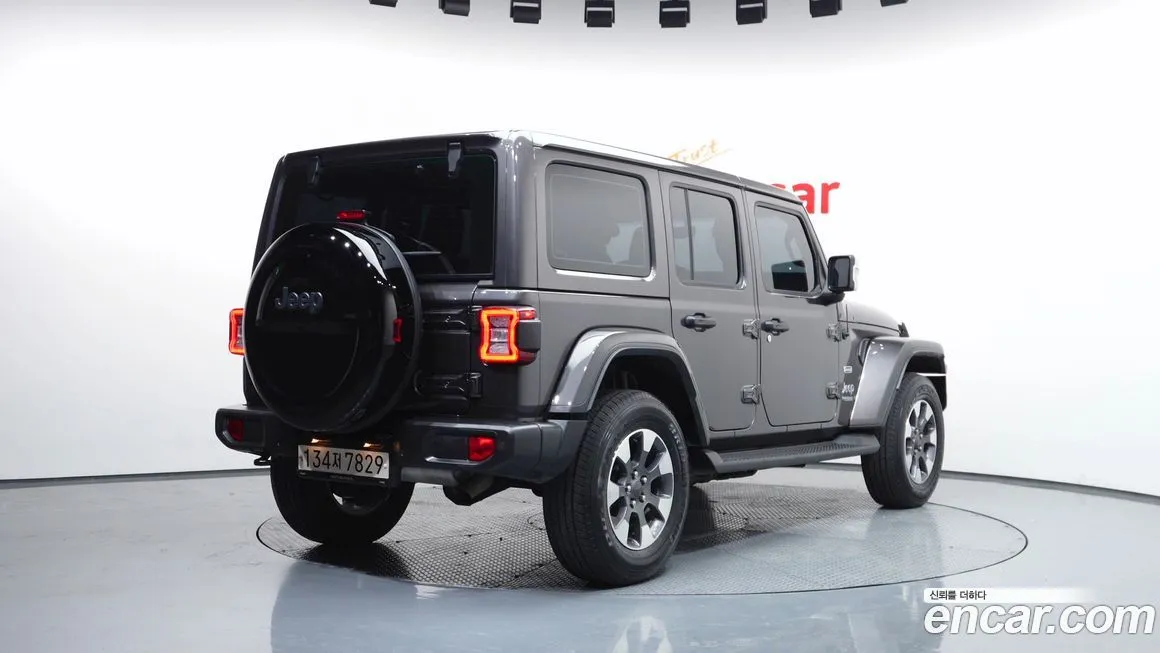 Jeep Wrangler — фото 8
