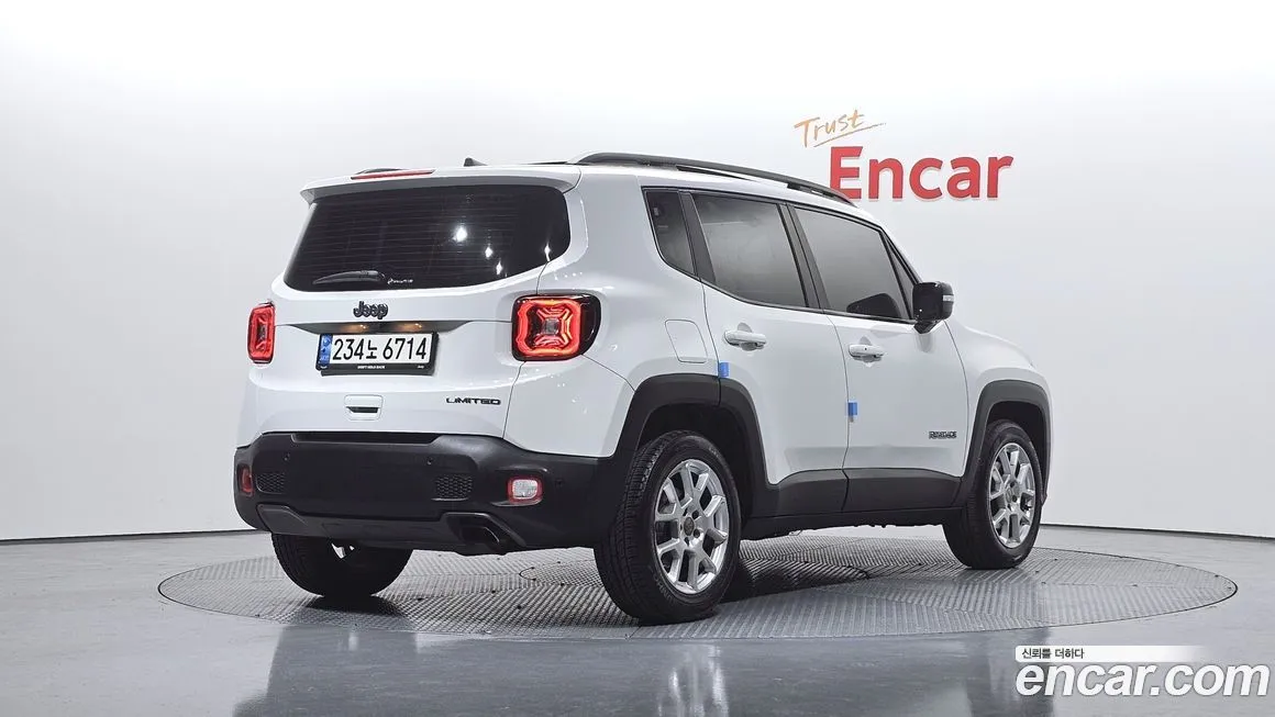 Jeep Renegade — фото 3