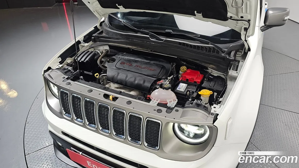Jeep Renegade — фото 10