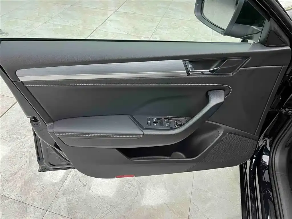 Skoda Superb — фото 7