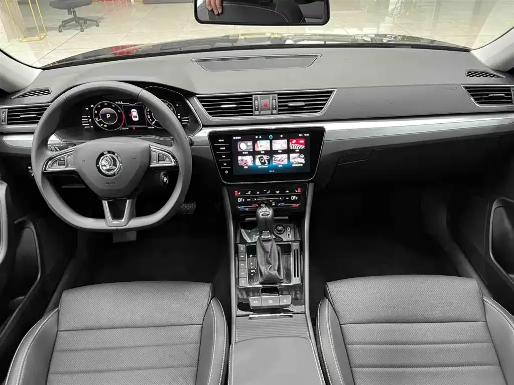 Skoda Superb — фото 4