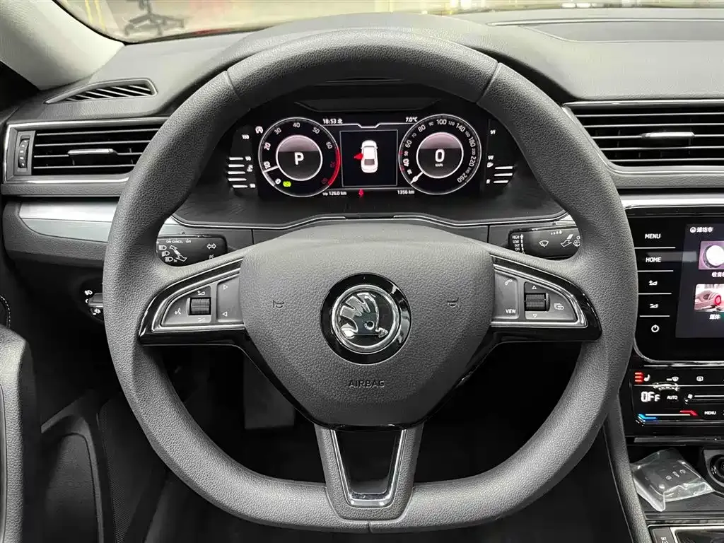 Skoda Superb — фото 10