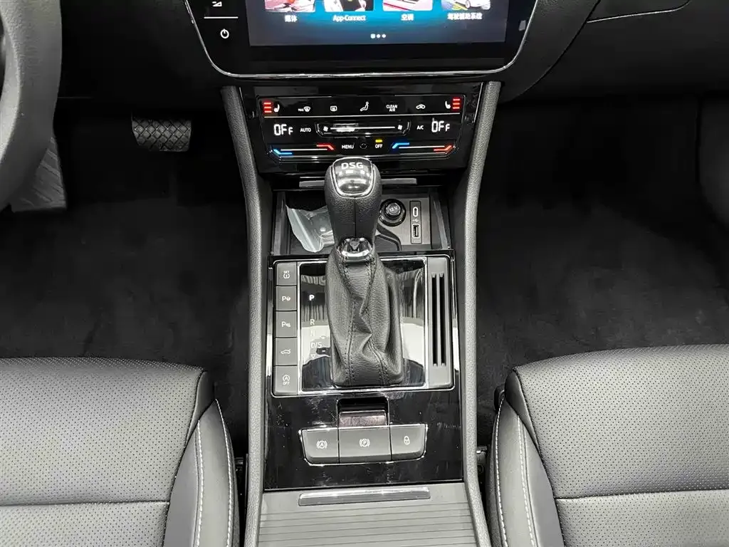 Skoda Superb — фото 8