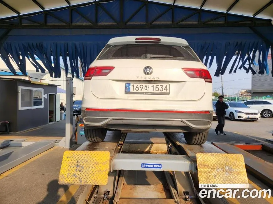 Volkswagen Tiguan — фото 2