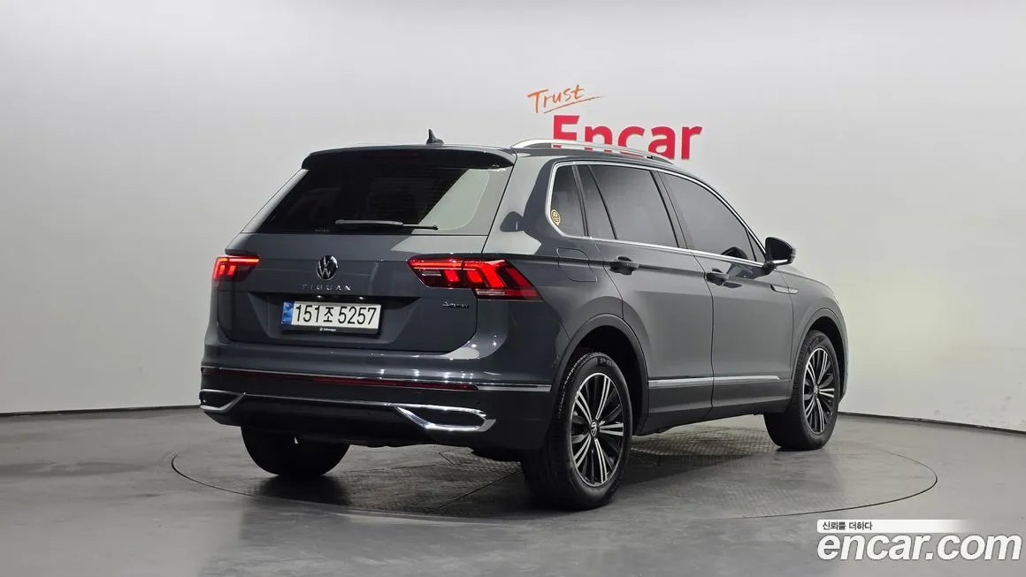 Volkswagen Tiguan — фото 10