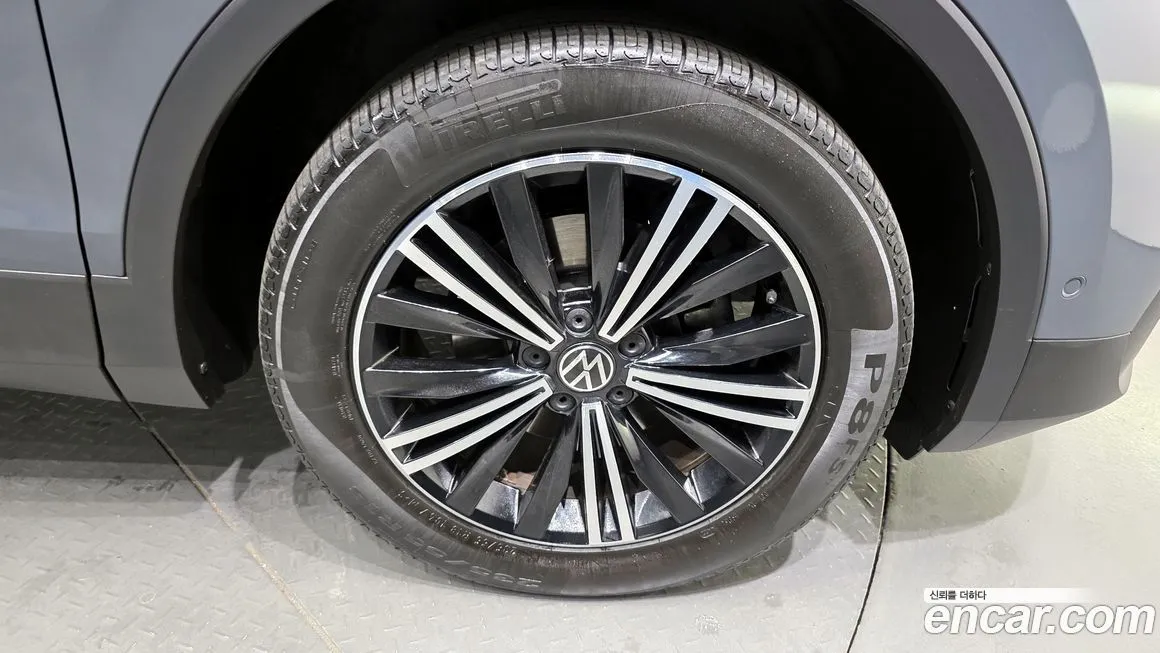 Volkswagen Tiguan — фото 8