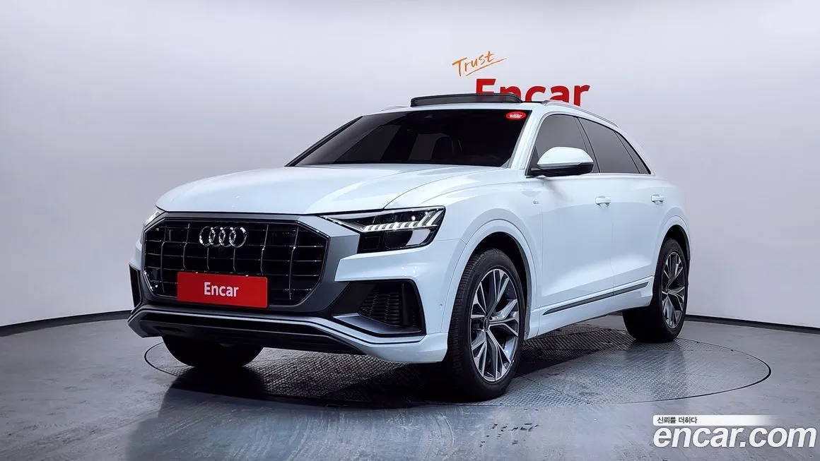 Audi Q8 — фото 1