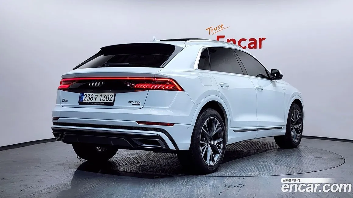 Audi Q8 — фото 5