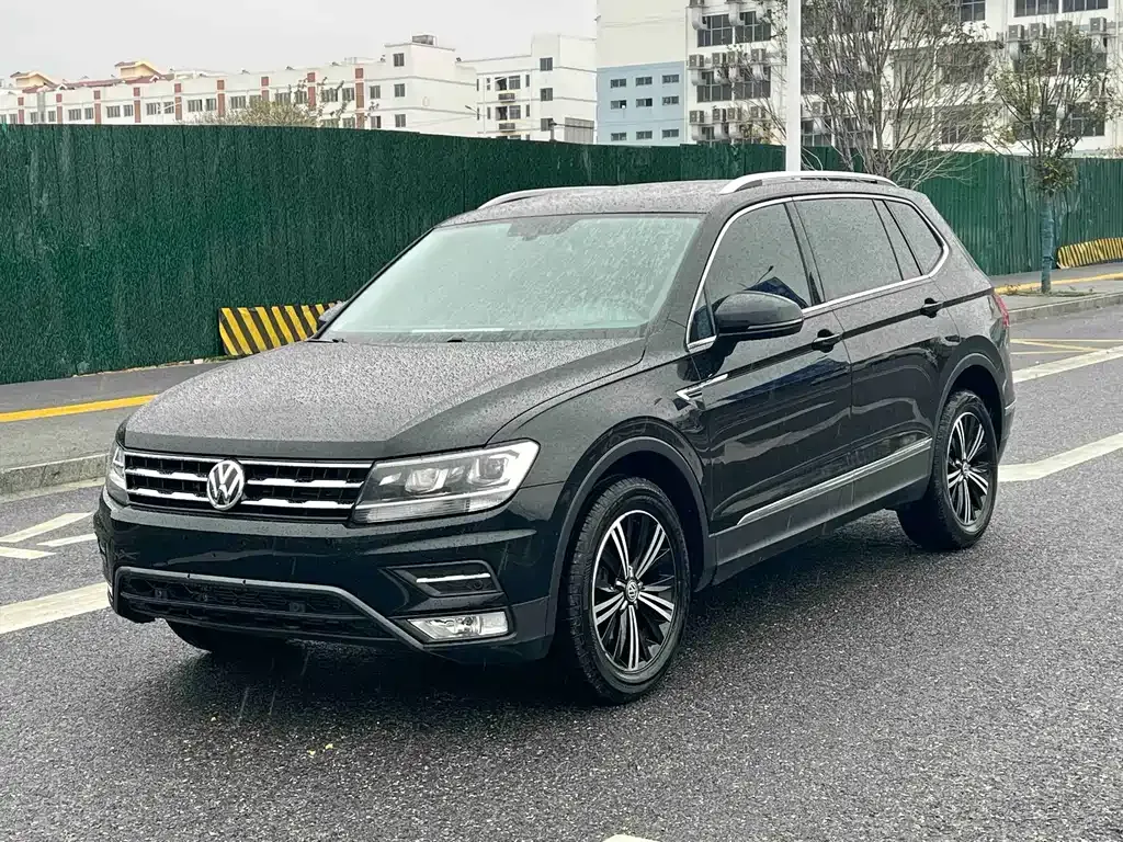 Volkswagen Tiguan L — фото 1