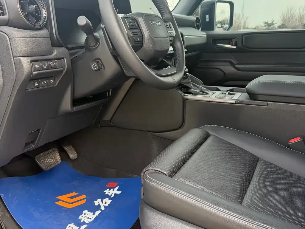 Toyota Prado — фото 10