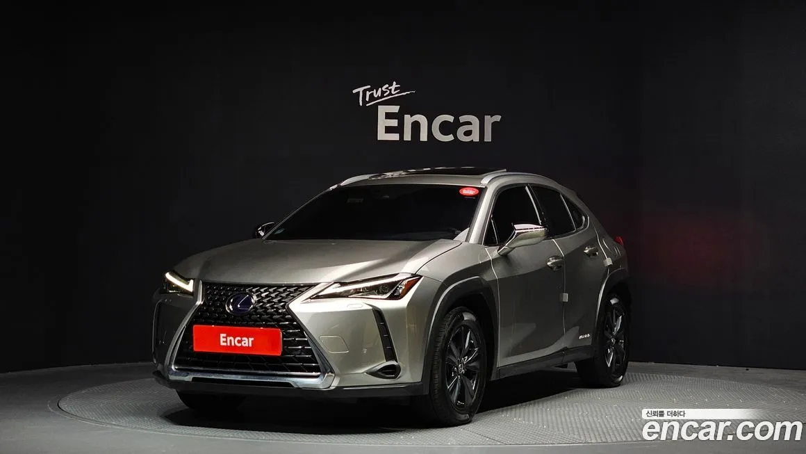 Lexus UX — фото 1