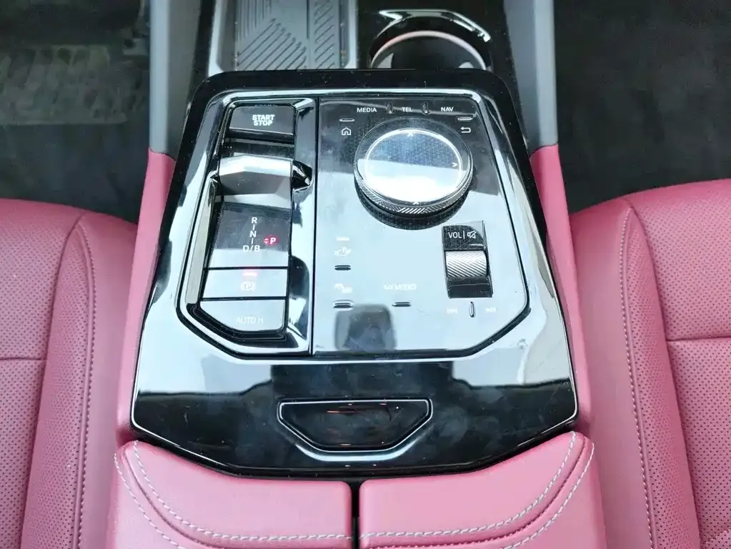 BMW i5 — фото 10