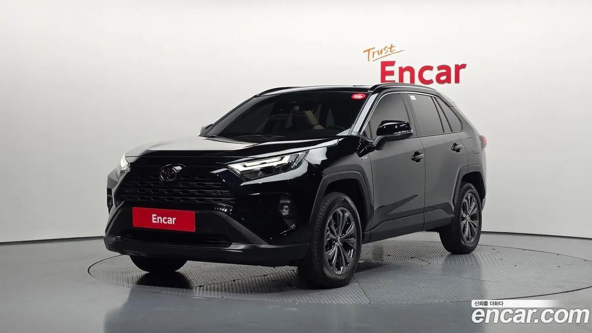 Toyota RAV4 — фото 1
