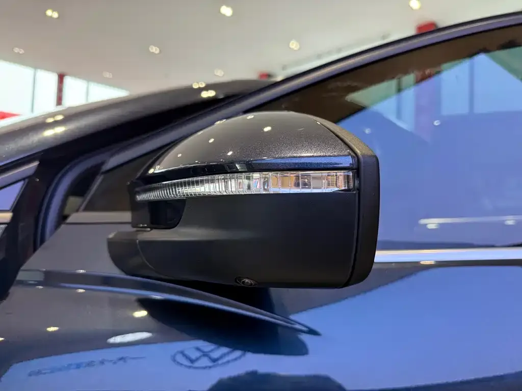 Audi Q4 e-tron — фото 4