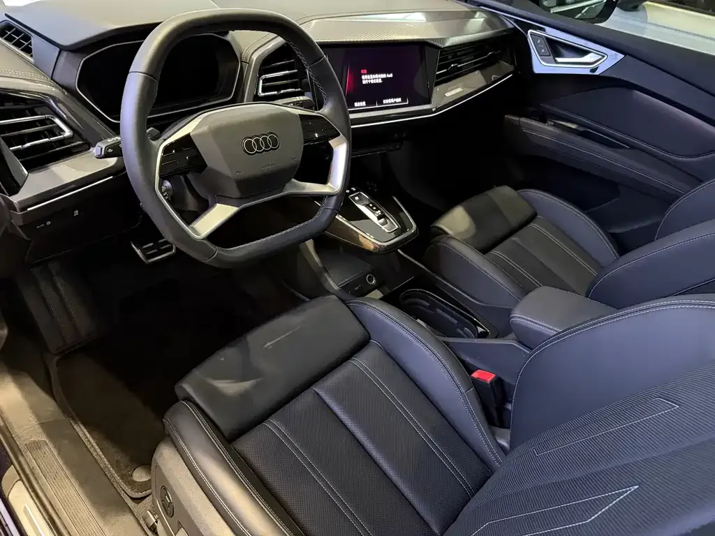 Audi Q4 e-tron — фото 10