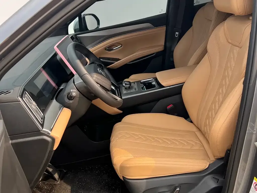 BYD L DM-i — фото 6