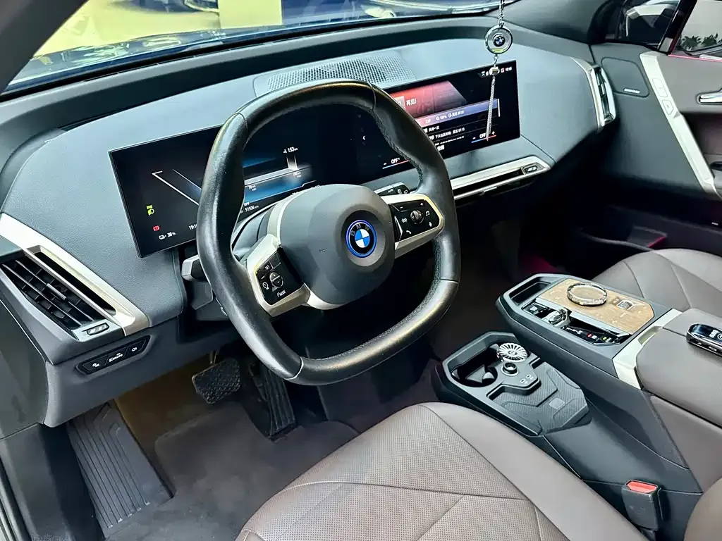 BMW iX — фото 4