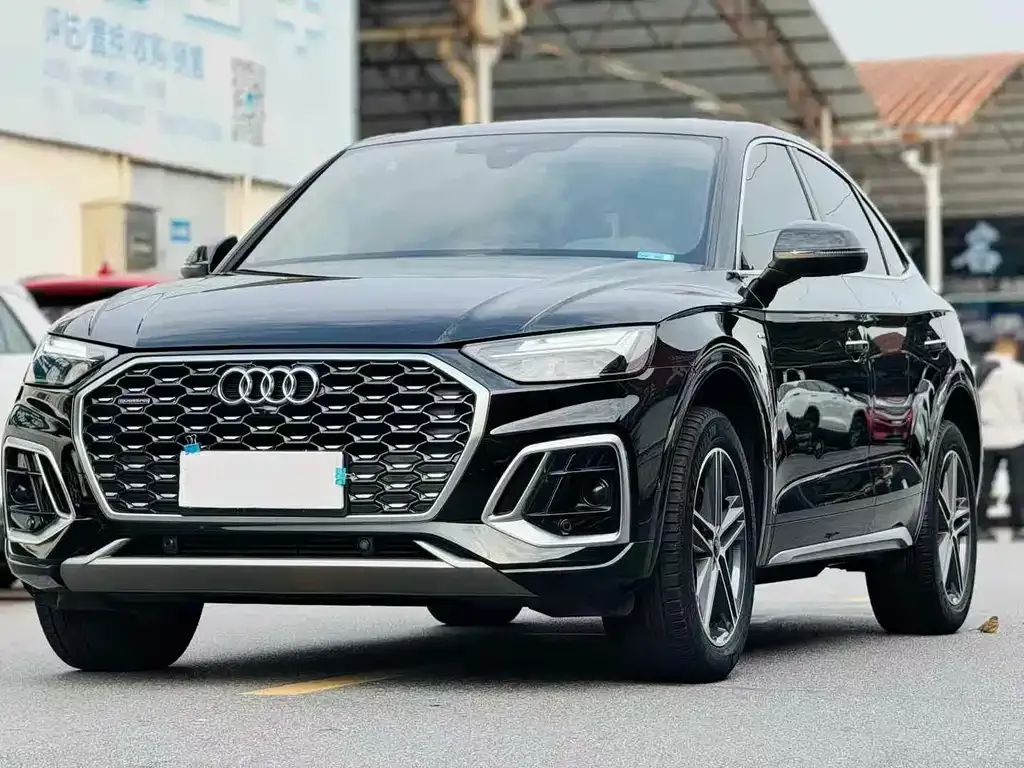 Audi Q5L Sportback — фото 1