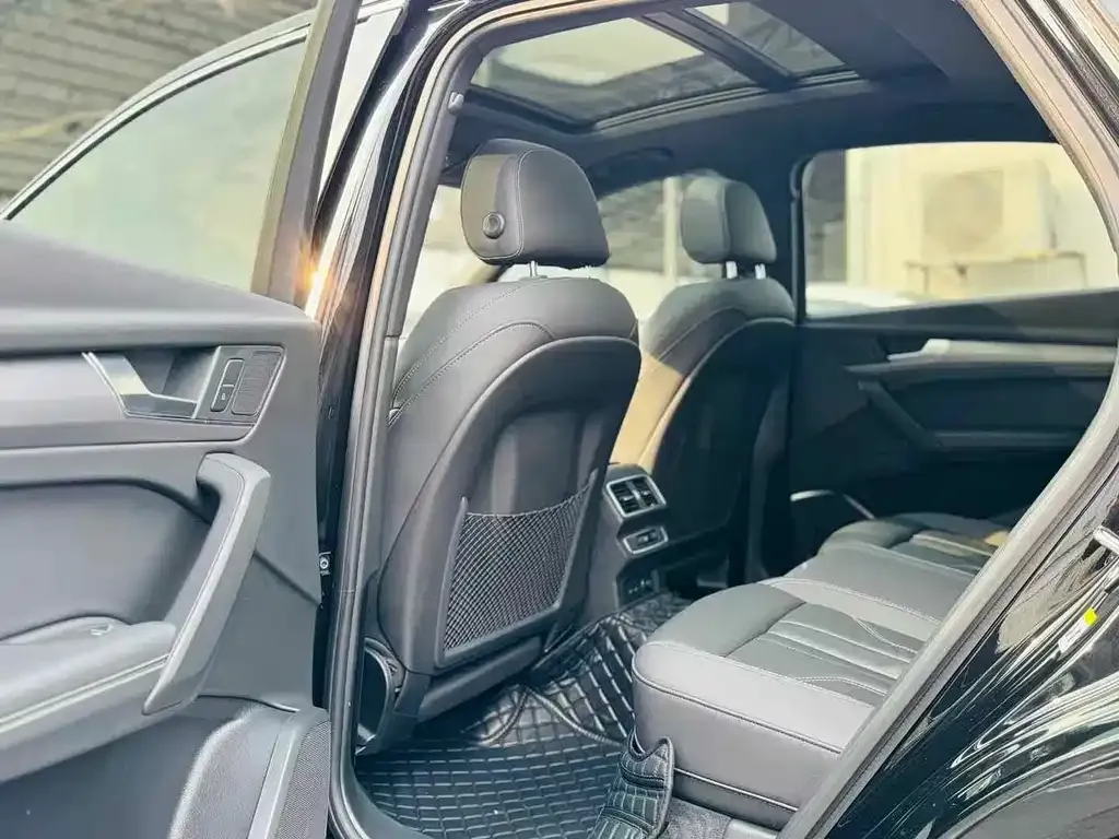 Audi Q5L Sportback — фото 5