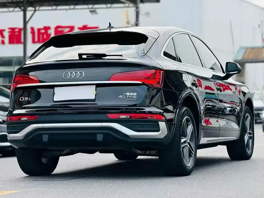 Audi Q5L Sportback — фото 3