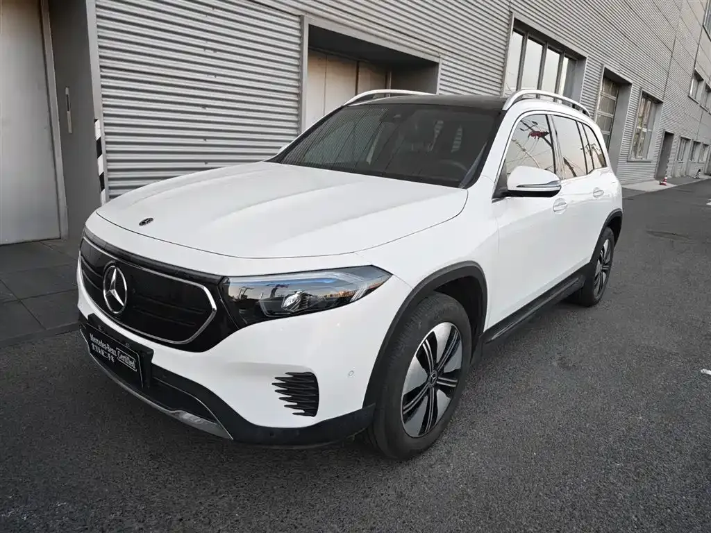 Mercedes-Benz EQB — фото 1