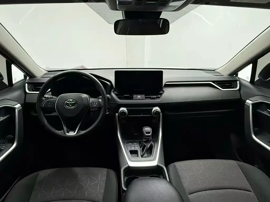 Toyota RAV4 — фото 2