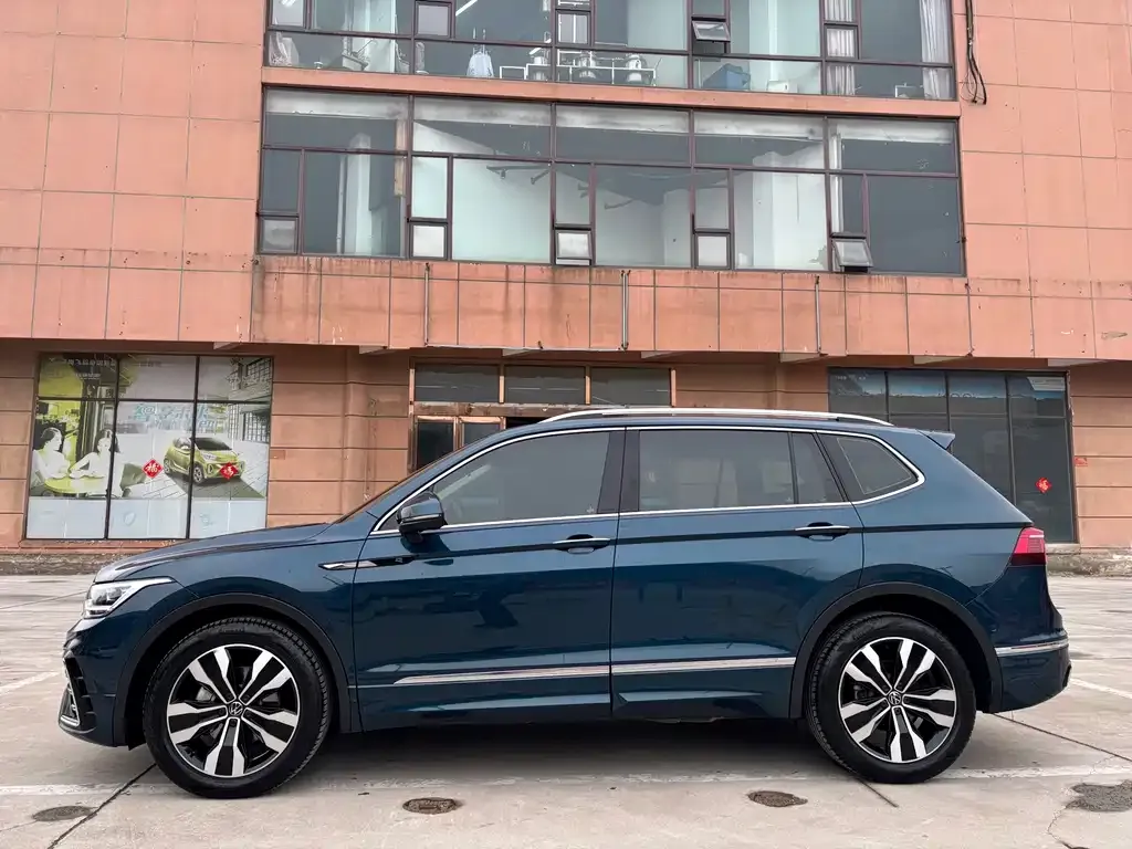 Volkswagen Tiguan L — фото 9