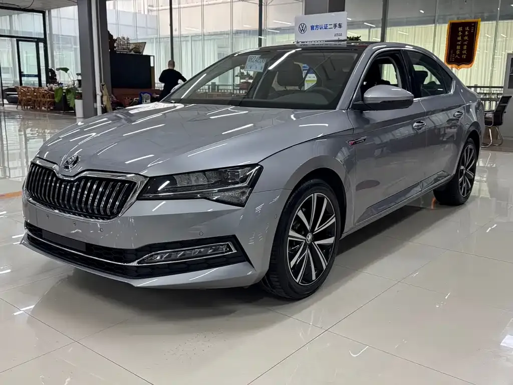 Skoda Superb — фото 1