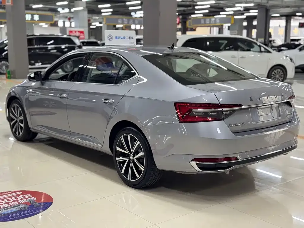 Skoda Superb — фото 10