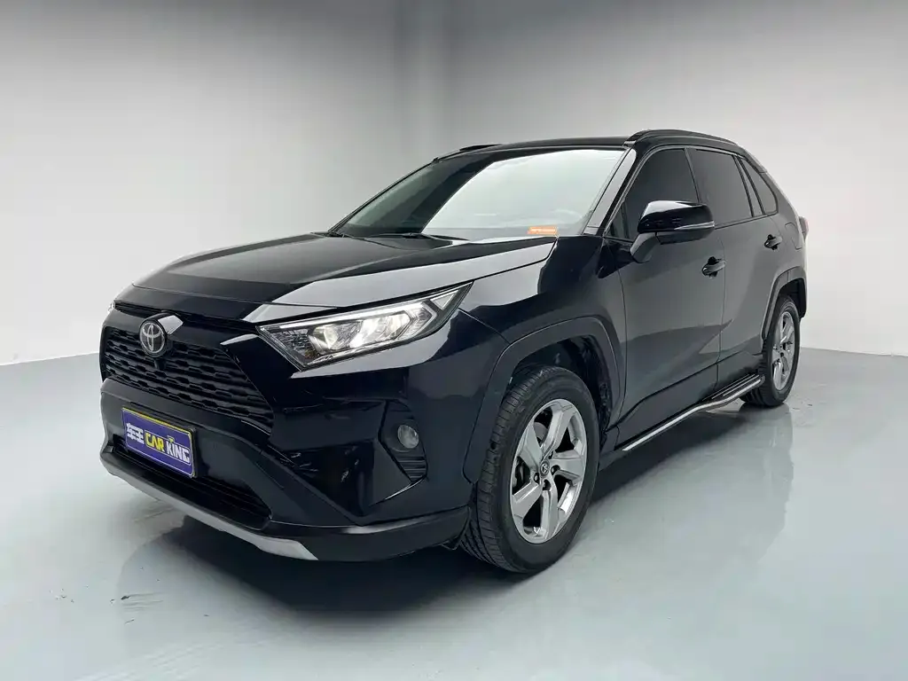 Toyota RAV4 — фото 1