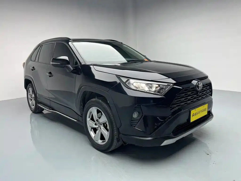 Toyota RAV4 — фото 3