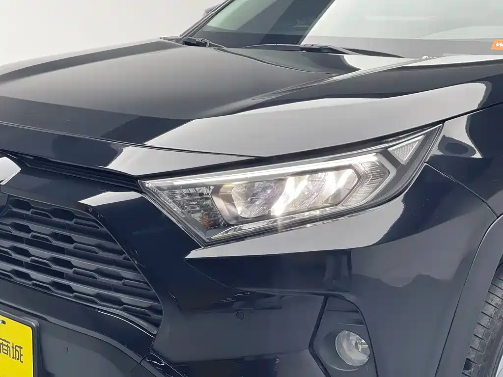 Toyota RAV4 — фото 8
