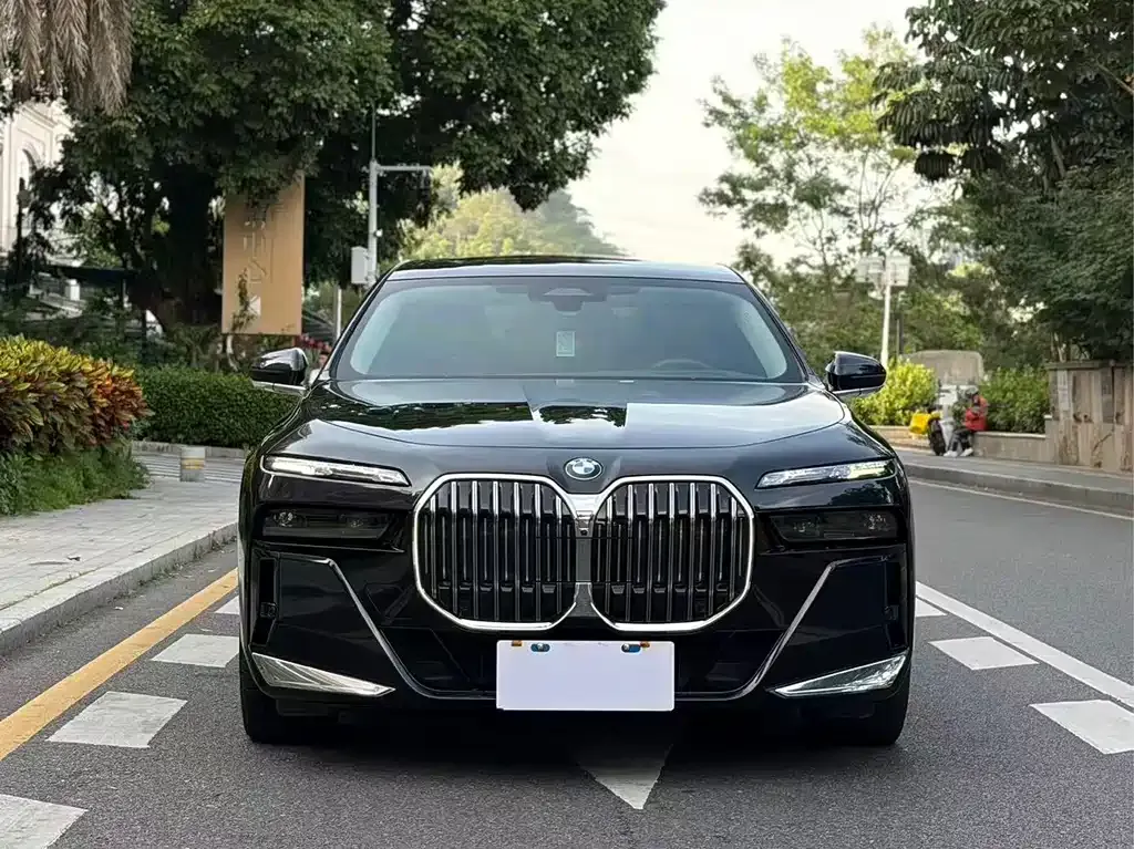 BMW 7 Series — фото 10