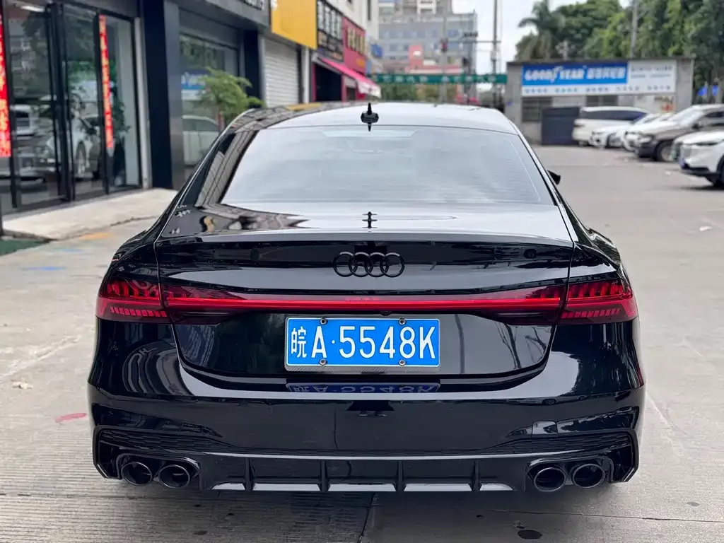 Audi A7L — фото 5