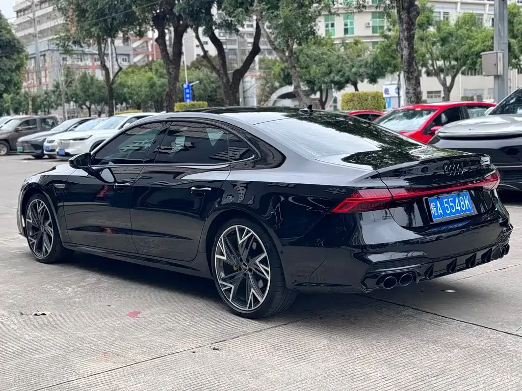Audi A7L — фото 9
