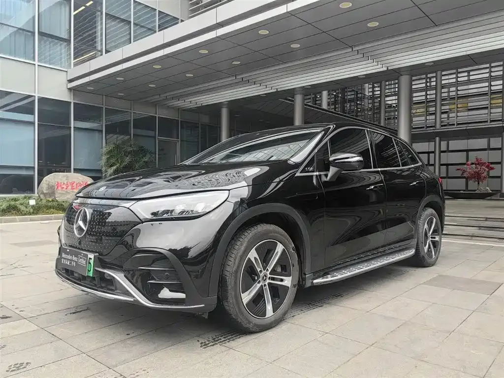 Mercedes-Benz EQE SUV — фото 1