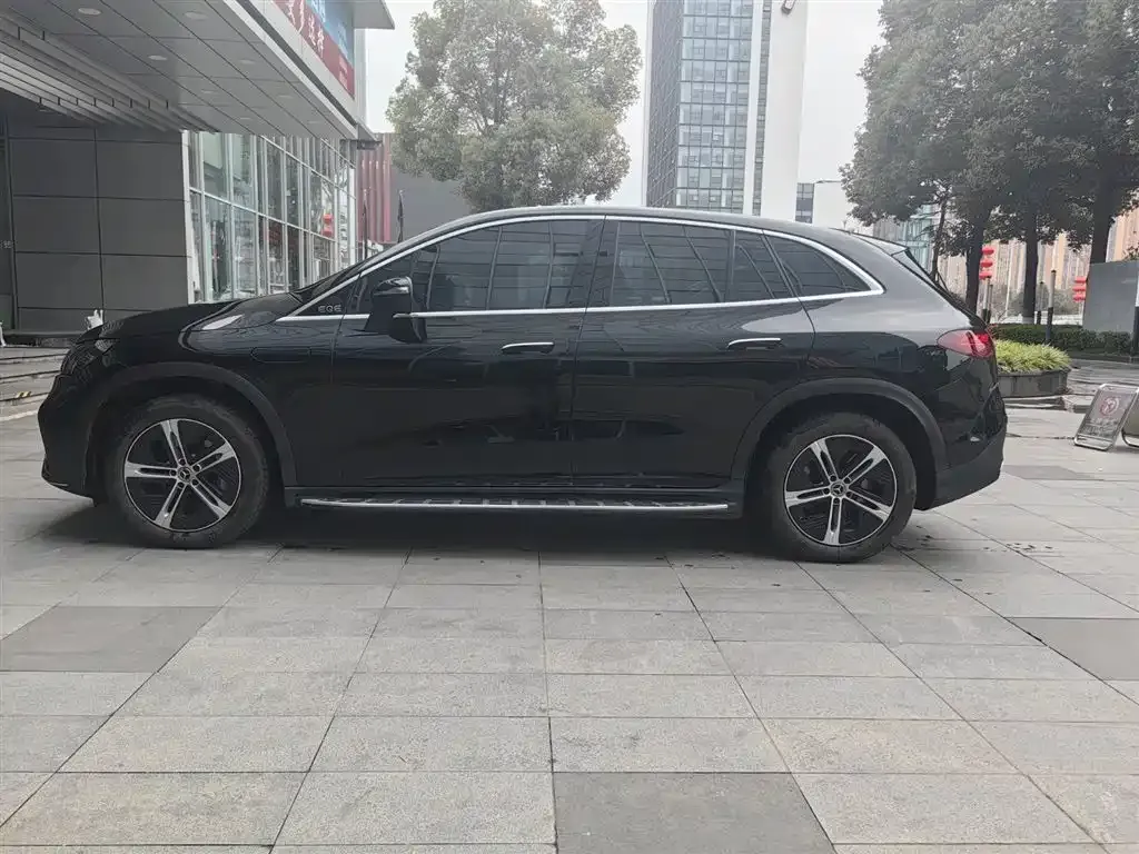 Mercedes-Benz EQE SUV — фото 9