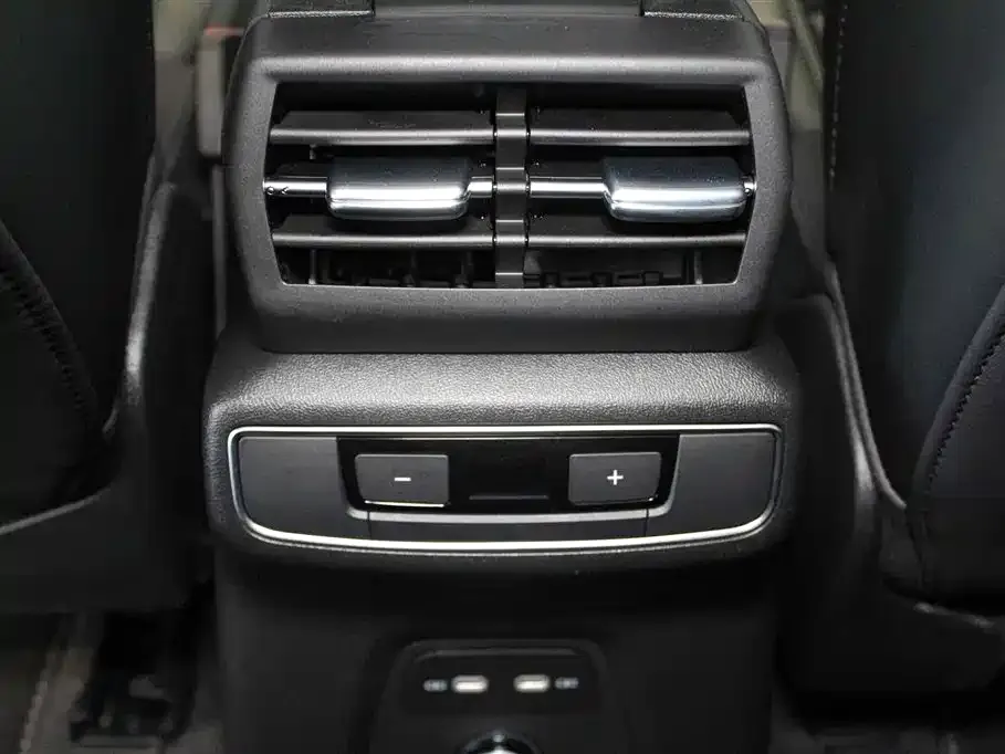 Audi Q4 e-tron — фото 10